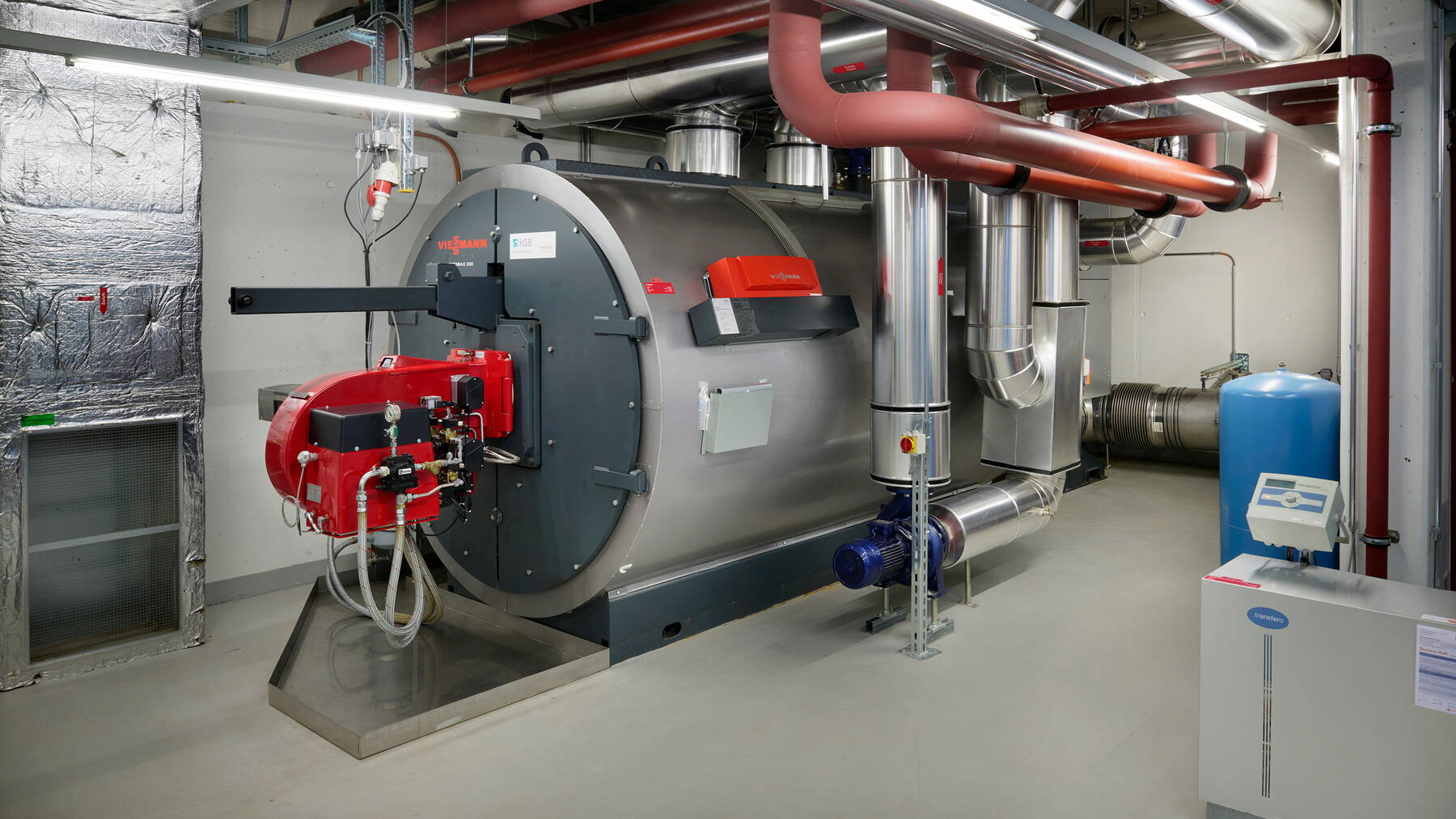 Zoom: Ölkessel: Der Niedertemperatur-Öl-Heizkessel mit einer Leistung von 2'100 KW kann im Notfall den Wärmebedarf auf dem Siloah-Areal zu 80 % abdecken.