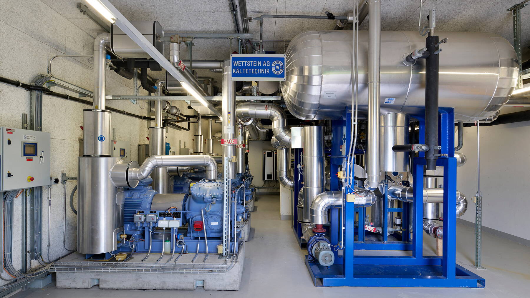 Zoom: Ammoniak-Wärmepumpe: Die Ammoniak-Wärmepumpe deckt mit einer Wärmeleistung von 850 kW die Grundlast ab. Sie nutzt als Primärenergie die Abwärme der Haco AG.